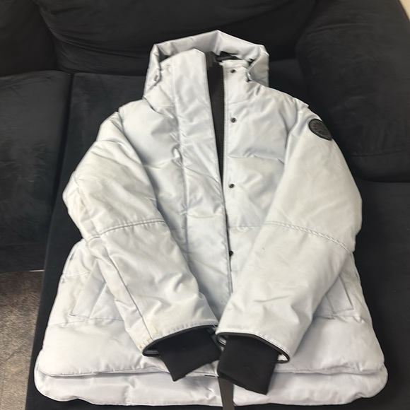 Canada Goose women’s Lyndale parka light blue size medium worn once - Picture 7 of 8